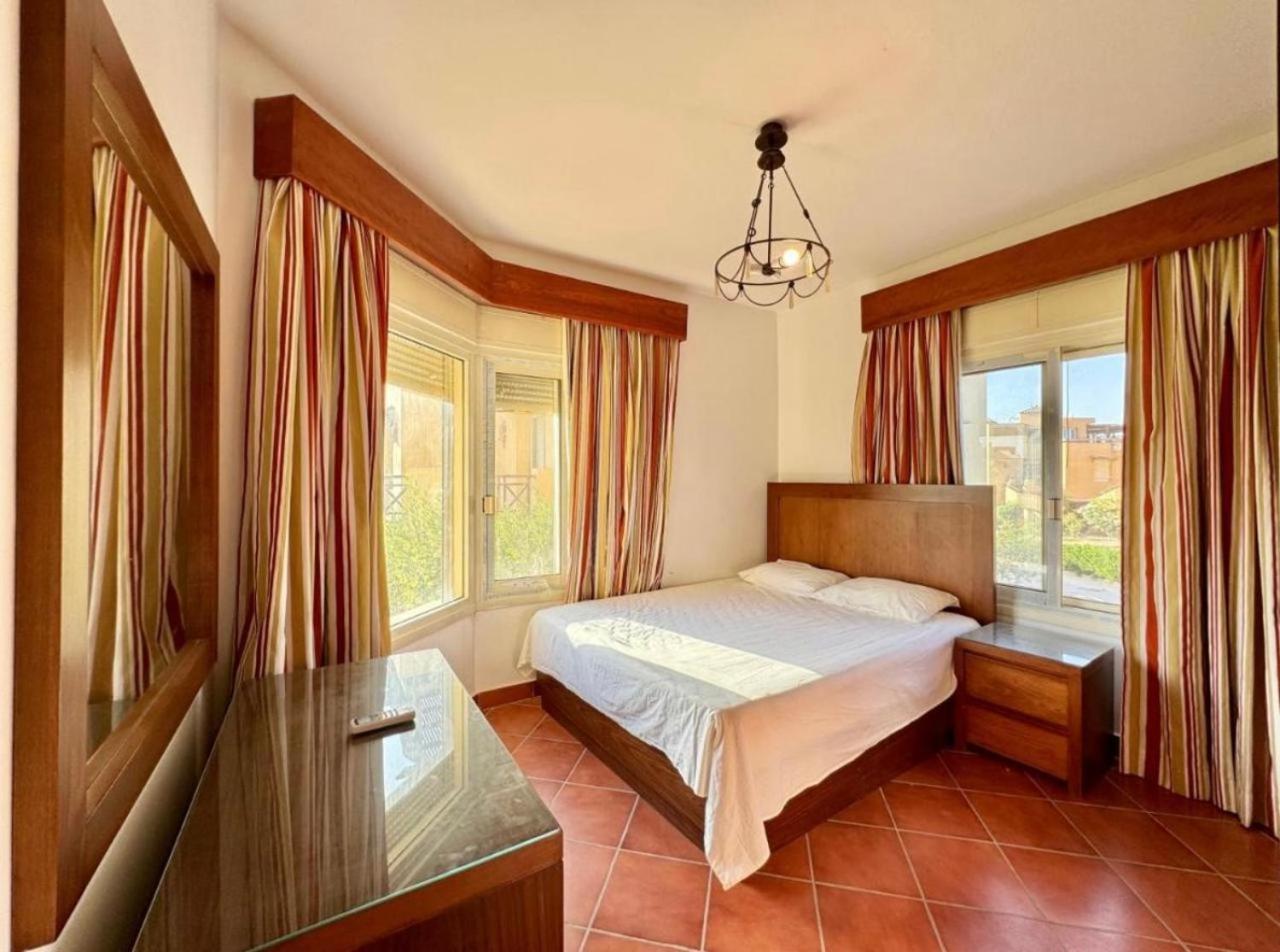 A Sea View Spacious Cheering 5 Bedroom Villa Ain Sokhna "Ain Bay" فيلا كاملة للإيجار قرية العين باي Ain Suchna Exterior foto